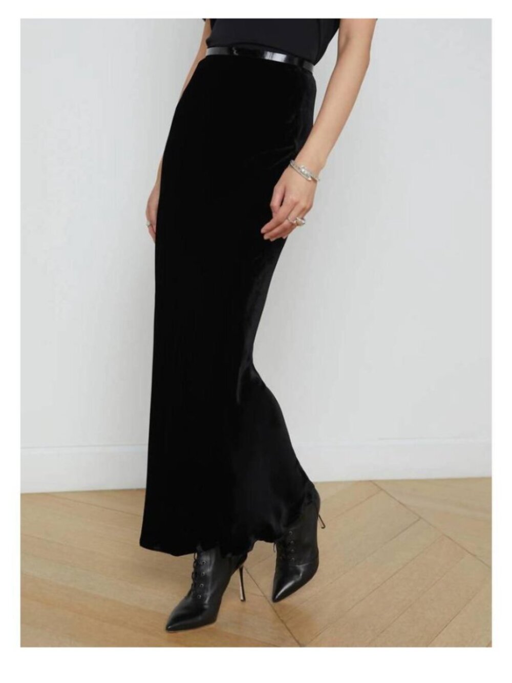L'AGENCE Zeta Velvet Maxi Skirt in Black Size Medium Silk - Picture 2 of 9